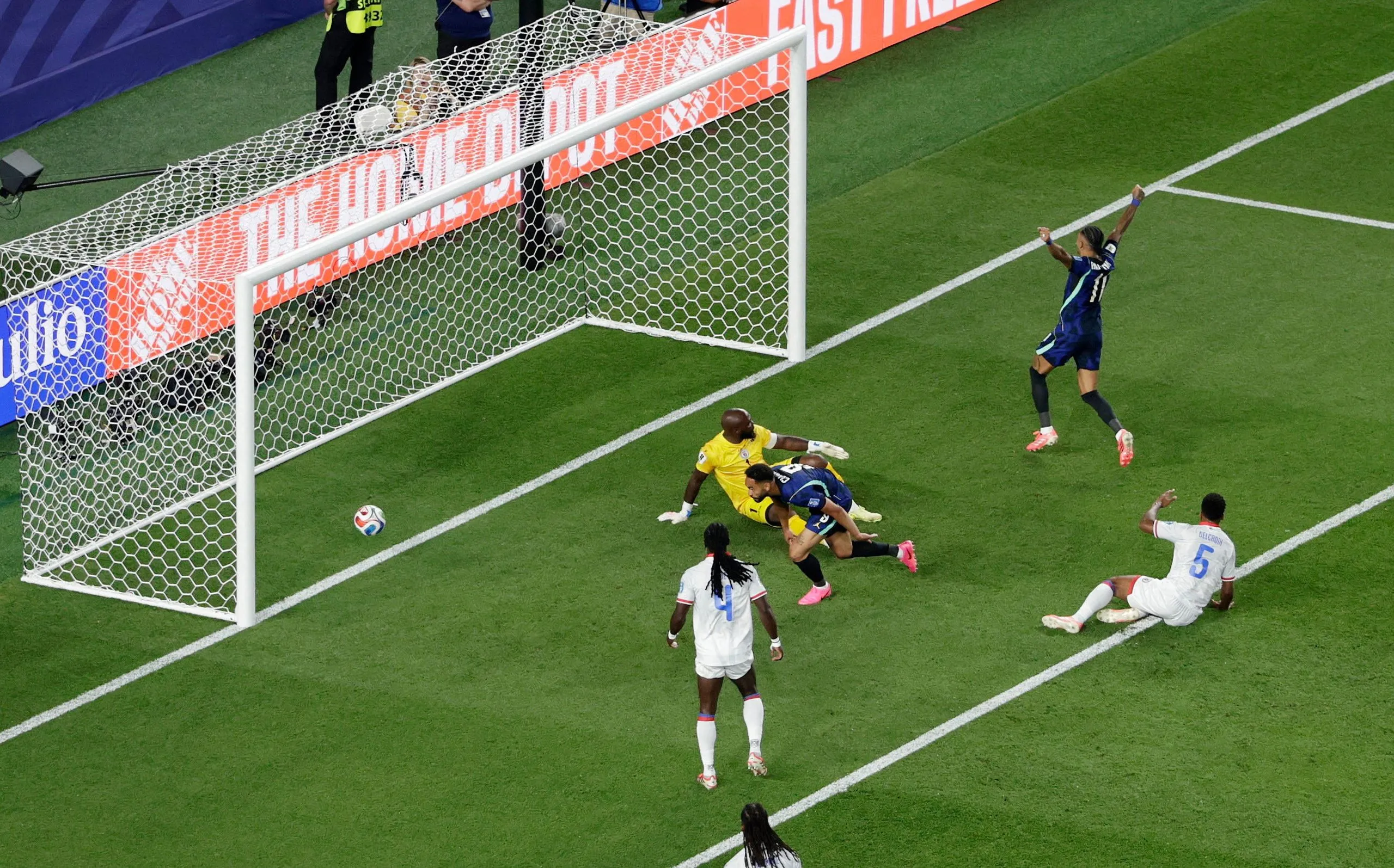 Brazil's Matheus Cunha scores their first goal