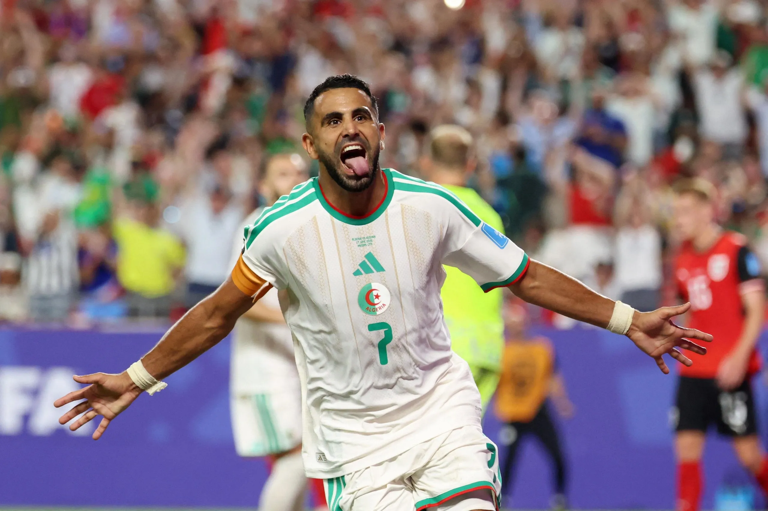Riyad Mahrez equalises for Algeria