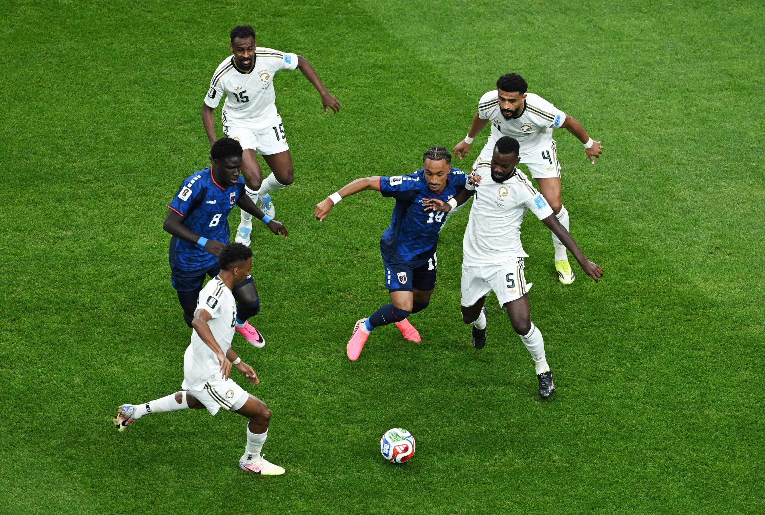 Joao Paulo and Dailon Livramento are crowded out by the Saudi Arabia midfield.